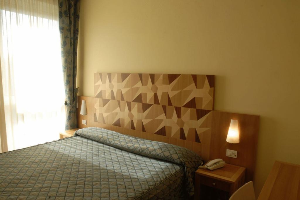 Hotel Della Citta Et De La Ville Forlì Habitación foto